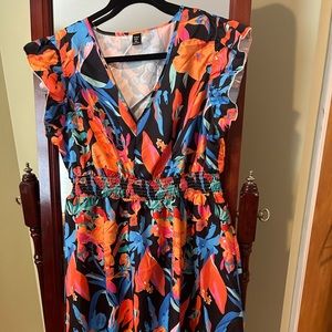 Casual summer dress for shopping, brunch or a day at the pool. 👗